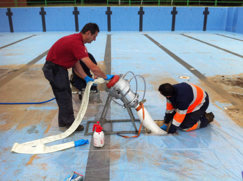 Reparacion de tuberias con el sistema de manga en piscinas